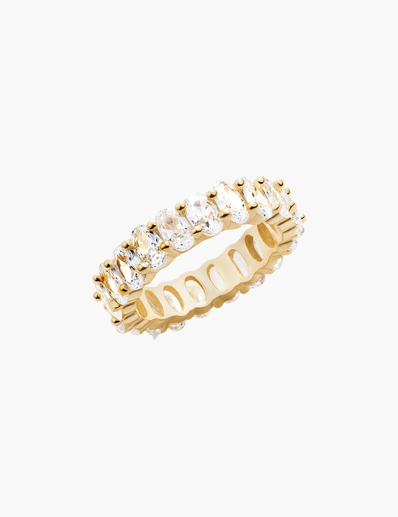 Soikea leikkaus sormus