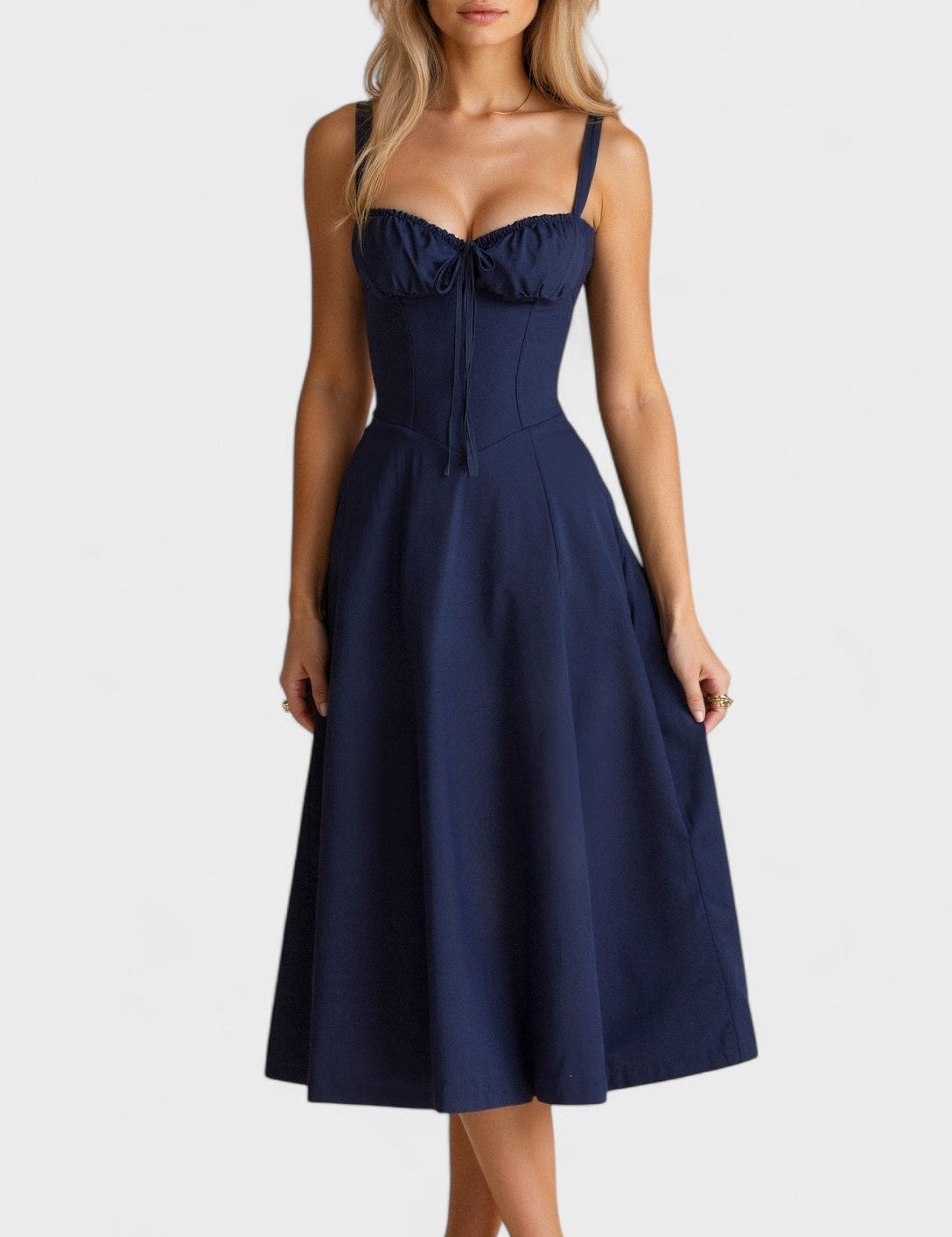 Amanda - Kukkamekko istuvalla yläosalla